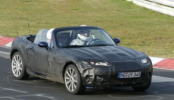 Der neue Mazda MX-5 auf Erprobungsfahrt.